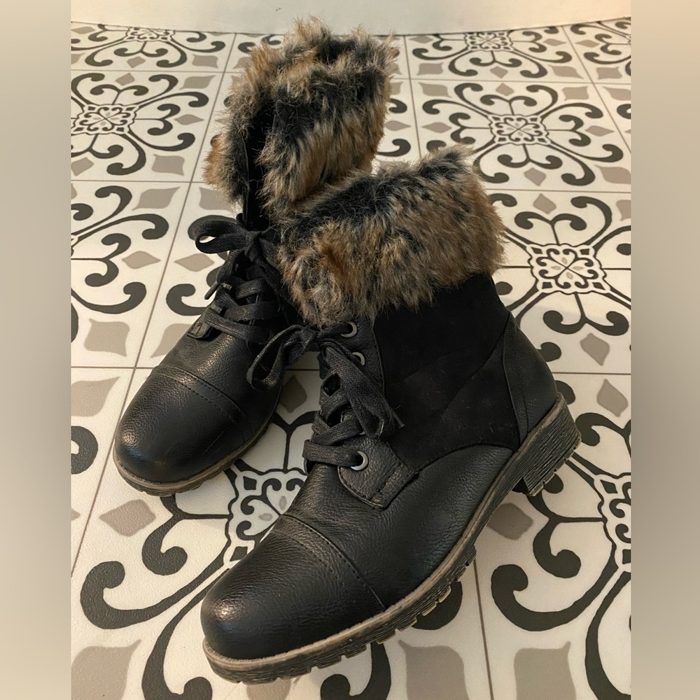 BOOTS! - Picture 2 of 4